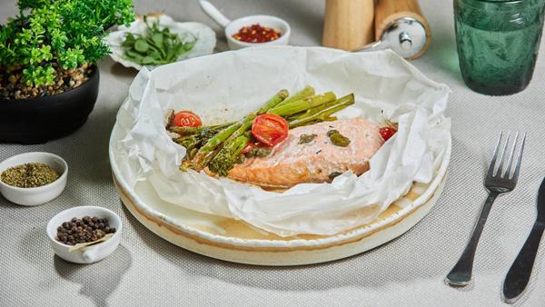 Somon în foaie pergamentată Nord Bistro